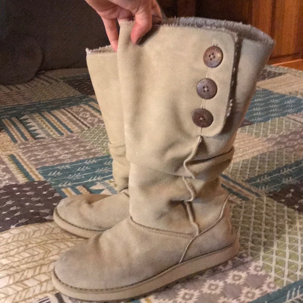 Tan Uggs - Picture 2 of 3